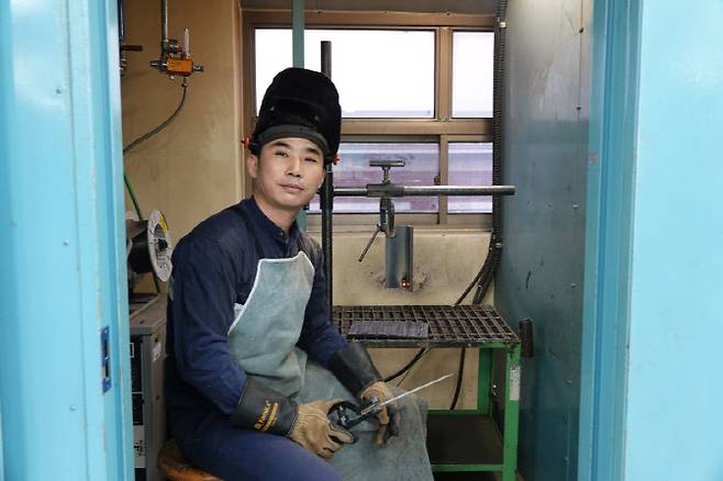 북한이탈주민 김광수 씨는 재능기부 및 봉사활동까지 펼치며 "남한 사회에서 받은 혜택을 기술로 갚아나가겠다"고 했다. (사진제공=한국폴리텍대학)