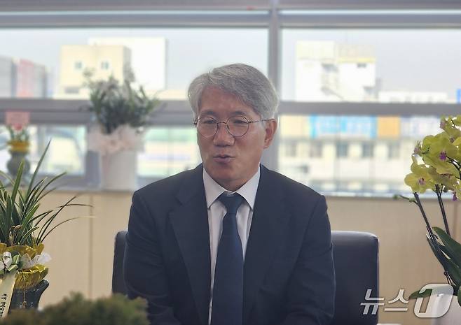 김성주 초대 광주회생법원장이 4일 기자간담회에서 광주회생법원의 방향성에 대해 설명하고 있다. 2026.3.4/뉴스1 최성국 기자