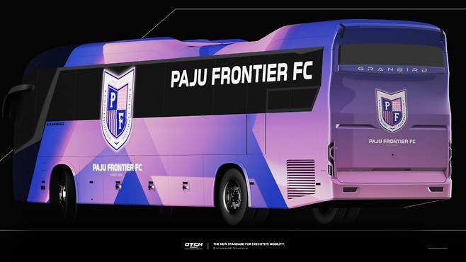 파주 프런티어 FC의 프리미엄 선수단 버스 (파주 제공)
