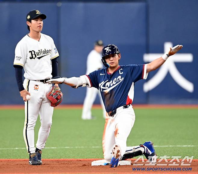3일 일본 오사카 교세라돔에서 열린 WBC(월드베이스볼클래식) 한국과 오릭스 버팔로스의 경기. 4회초 2사 1루 이정후가 2루타를 치고 기뻐하고 있다. 오사카(일본)=허상욱 기자wook@sportschosun.com/2026.03.03/