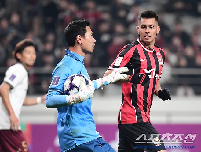 4일 오후 서울월드컵경기장에서 열린 FC서울과 비셀 고베의 아시아챔피언스리그 엘리트(ACLE) 16강 1차전 경기. 후반 페널티킥 실축한 FC서울 루이즈. 상암=송정헌 기자songs@sportschosun.com/2026.03.04/