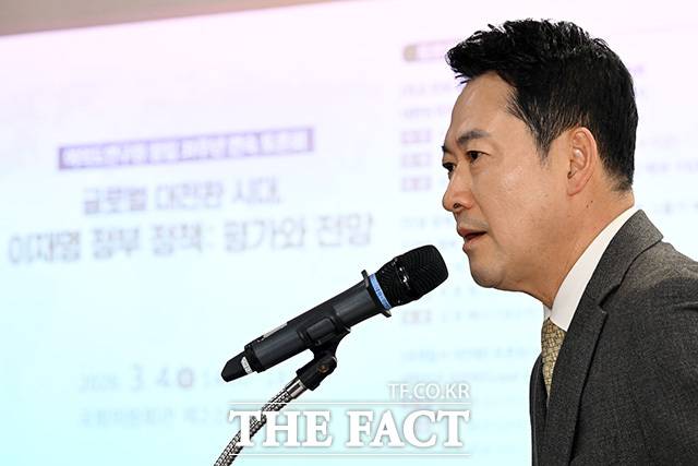 장동혁 국민의힘 대표가 4일 오후 서울 여의도 국회 의원회관에서 열린 여의도연구원 창립 31주년 연속 토론회 '글로벌 대전환 시대, 이재명 정부 정책: 평가와 전망'에 참석해 인사말을 하고 있다. /국회=남용희 기자