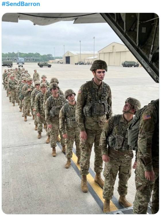 미국과 이스라엘의 이란에 대한 합동 공습으로 미군 사상자가 발생한 이후 일부 네티즌들이 배런 트럼프의 입대를 촉구하며 합성 사진을 올렸다./X(옛 트위터)