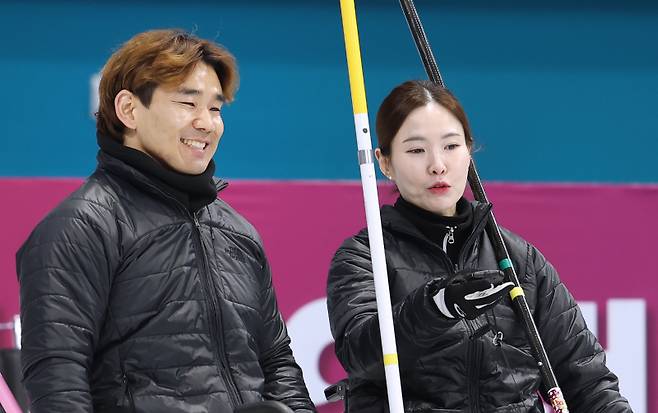 2026 밀라노·코르티나 동계패럴림픽 휠체어컬링 믹스더블 대표팀 이용석-백혜진. 대한장애인체육회 제공