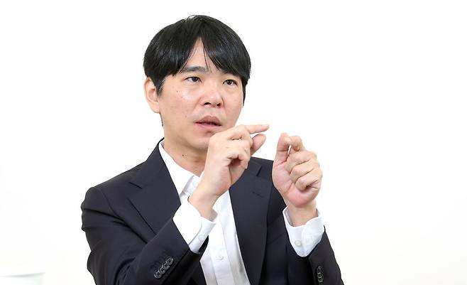 이세돌 9단이 지난달 21일 오후 서울 상암동 중앙일보 사옥에서 중앙일보와 인터뷰하고 있다. 그는 “추상 전략 게임인 바둑의 교육적 가치는 AI 시대에 더 올라갈 것”이라고 말했다. 강정현 기자