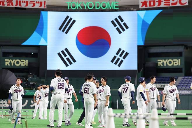 한국 야구대표팀이 2026 월드베이스볼클래식(WBC) 개막을 하루 앞둔 4일 일본 도쿄돔에서 공식 훈련을 진행하고 있다. 뉴시스