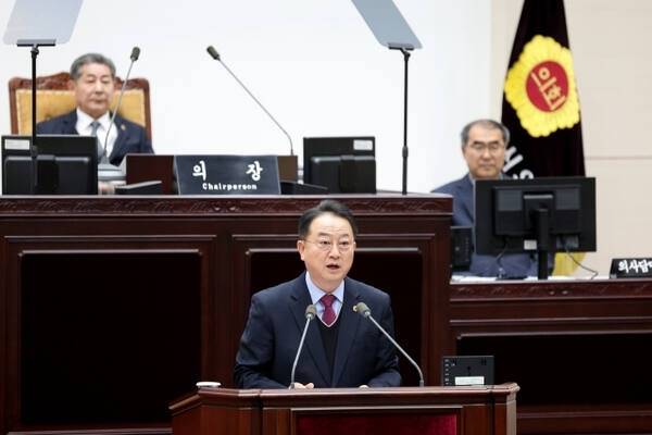 기사의 이해를 돕기 위한 자료 이미지로 직접적 연관은 없습니다. 사진은 지난 인천시의회 제306회 2차 본회의에서 일부 대형 건설사들의 ‘유령회사’ 운영에 대해 질타하고 있는 모습. 시의회 제공