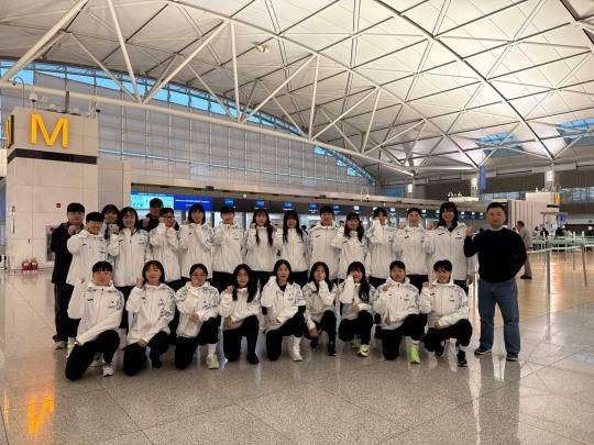 출국에 앞서 기념 사진 촬영을 한 여자 하키 대표팀. 사진[연합뉴스]