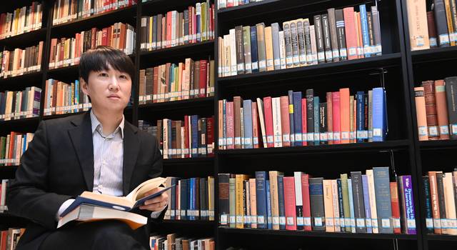 김동우 카이스트 초대 AI철학연구센터장이 지난달 23일 대전 유성구 대학로 카이스트에서 문화일보와 현안 인터뷰를 하고 있다. 박윤슬 기자