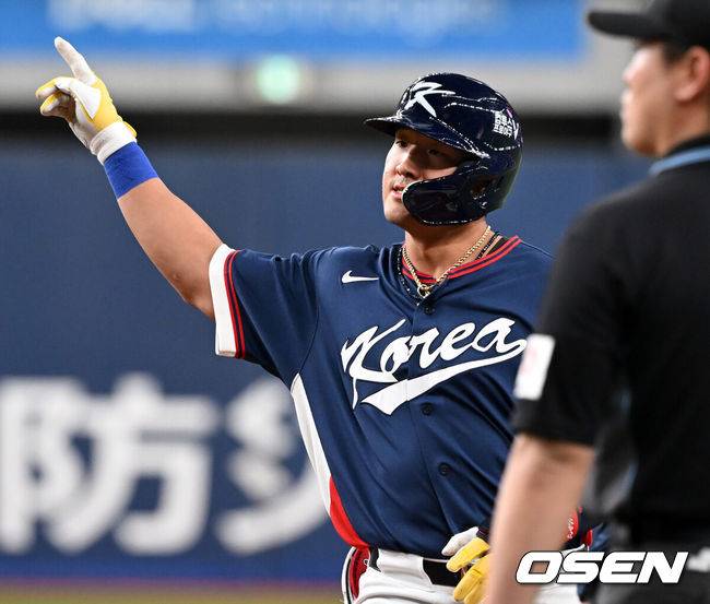 [OSEN=오사카(일본), 손용호 기자] 3일 일본 오사카 교세라돔에서 월드베이스볼클래식(WBC) 공식 연습 경기 한국 야구 대표팀과 오릭스 버팔로스의 경기가 열렸다.우리 대표팀은 연습 경기 2차전을 치른 뒤 5일 일본 도쿄돔에서 체코와 WBC 조별리그 1차전에서 격돌한다.2회초 무사에서 한국 안현민이 안타를 치고 있다. 2026.03.03 /spjj@osen.co.kr