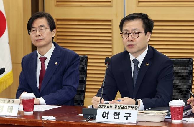 한미의원연맹 초청 간담회 발언하는 여한구 통상교섭본부장 - 여한구 통상교섭본부장이 4일 국회 의원회관에서 열린 한미의원연맹 초청 간담회에서 발언하고 있다. 왼쪽은 조경태 한미의원연맹 회장. 연합뉴스