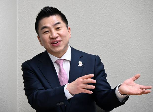 정용석 국립박물관문화재단 사장이 서울경제와 인터뷰에서 답변하고 있다. 성형주기자