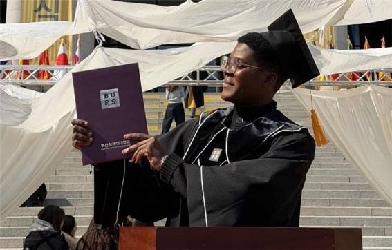 부산외대 졸업식 모습 [인스타그램 갈무리]