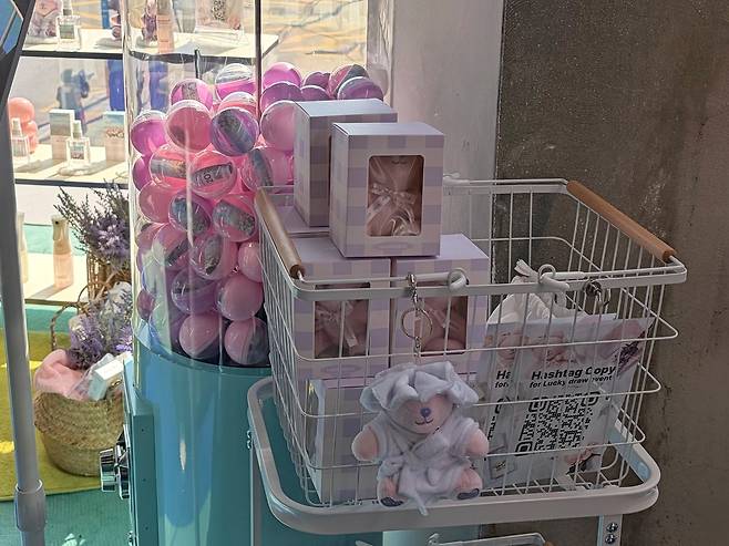 라운드어라운드·테토 콜라보레이션 럭키드로우 [촬영 김채린]