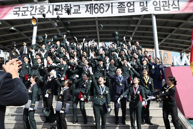 대전 유성구에 위치한 국군간호사관학교는 3월 4일 4년간의 군사훈련과 간호학교육을 마친 제66기 간호장교 졸업 및 임관식을 개최했다.&nbsp; (사진=국군간호사관학교 제공)