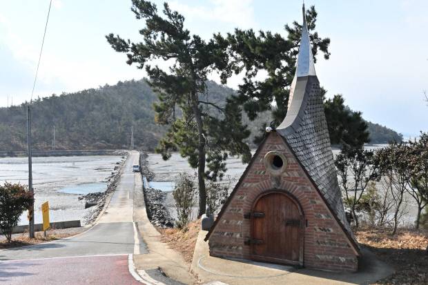 소악 노둣길 입구의 빌립의 집. 프랑스 남부의 전형적인 건축형태를 띤다.