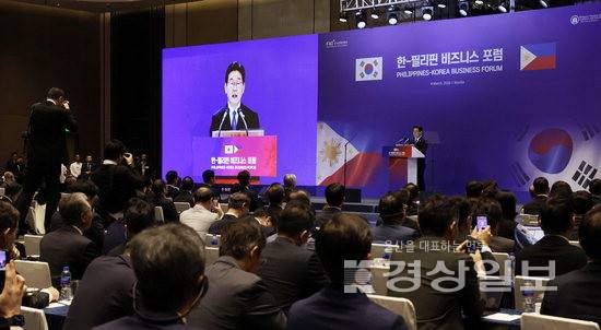 ▲ 이재명 대통령이 4일 필리핀 마닐라 콘래드 호텔에서 열린 한-필리핀 비즈니스 포럼에서 발언하고 있다. 연합뉴스