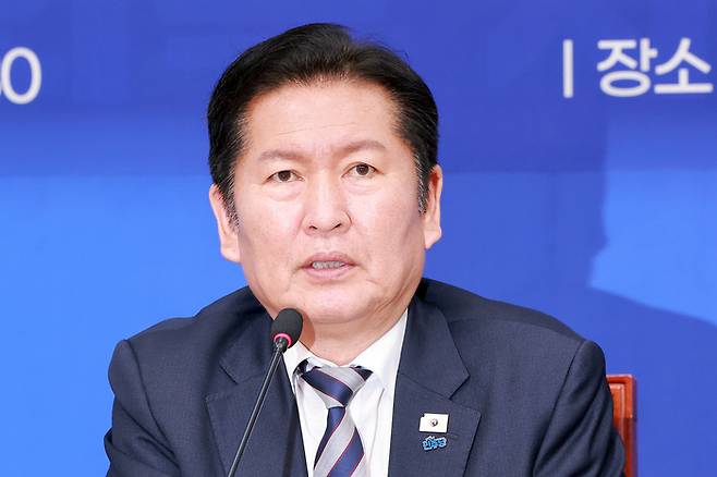 더불어민주당 정청래 대표가 4일 국회에서 열린 중앙당 및 시·도당 공천관리위원장 연석회의에 참석해 발언하고 있다. 연합뉴스