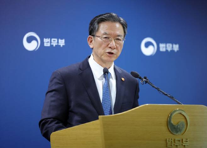 정성호 법무부 장관이 지난 3일 오후 경기도 과천시 정부과천청사 법무부 브리핑실에서 2030 이민정책 미래전략을 발표하고 있다. (사진=뉴시스)