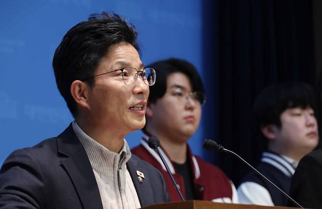 정을호 더불어민주당 의원이 20일 오후 서울 여의도 국회 소통관에서 열린 2026학년도 등록금 인상 계획 중단 및 재검토 요구 한국대학총학생회공동포럼 기자회견에서 발언을 하고 있다.(사진=뉴시스)