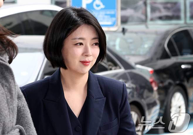 배현진 국민의힘 의원이 26일 오후 서울 양천구 서울남부지방법원에서 열린 당원권정지 효력정지 가처분사건 첫 심문기일에 출석하고 있다. 2026.2.26 ⓒ 뉴스1 최지환 기자