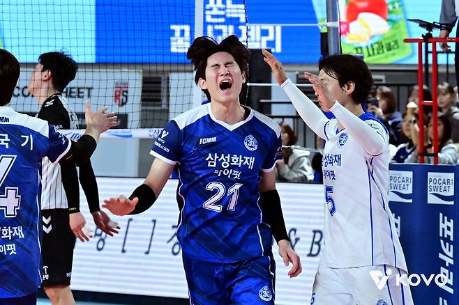 삼성화재 최현민(가운데). 사진제공=KOVO