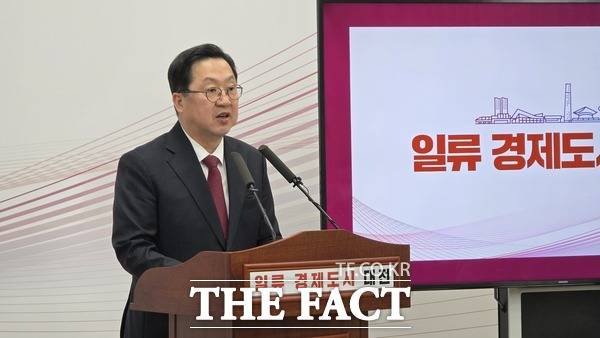 이장우 대전시장이 5일 대전시청 기자실에서 기자간담회를 갖고 자신에게 '인센티브 20조 원을 걷어찼다'는 더불어민주당을 향해 "흑색선전"이라고 비판했다. /정예준 기자