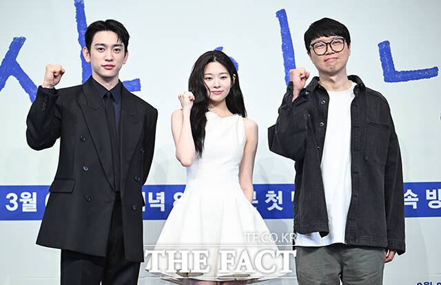 배우 박진영 김민주, 김윤진 감독(왼쪽부터)이 5일 오후 2시 서울 구로구 더 링크 서울 호텔에서 열린 JTBC 새 금요시리즈 '샤이닝' 제작발표회에 참석해 다양한 이야기를 나눴다. /박헌우 기자