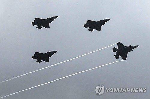 편대 비행하는 이스라엘 공군의 F-35 전투기들. EPA연합뉴스