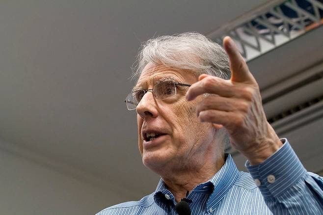 지난 30년간 수많은 중국 이공계 천재들을 길러낸 존 홉크로프트 코넬대 컴퓨터과학과 교수는 WEEKLY BIZ 인터뷰에서 “미국 최고 대학에서 보이는 글로벌 수준의 인재가 전공당 2~3명이라면 베이징대는 100명 정도”라며 “최상위권 학생의 역량은 비슷하지만 중국의 과학계 엘리트층이 훨씬 두꺼운 셈”이라고 했다./USP Images