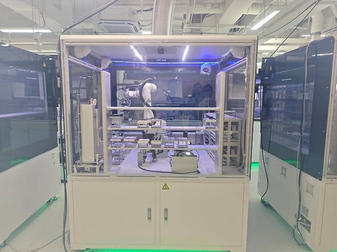 지난달 11일 중국 선전시의 엑스탈파이 본사. 보안 구역 안에  있는 ‘자동화 로봇 워크스테이션’의 모습이 국내 언론에 처음 공개됐다. 선전=김철중 특파원 tnf@donga.com