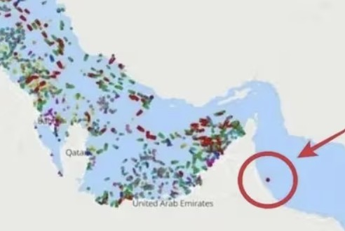 호르무즈 해협 통과한 이글 벨로어호 [온라인 커뮤니티 캡처]