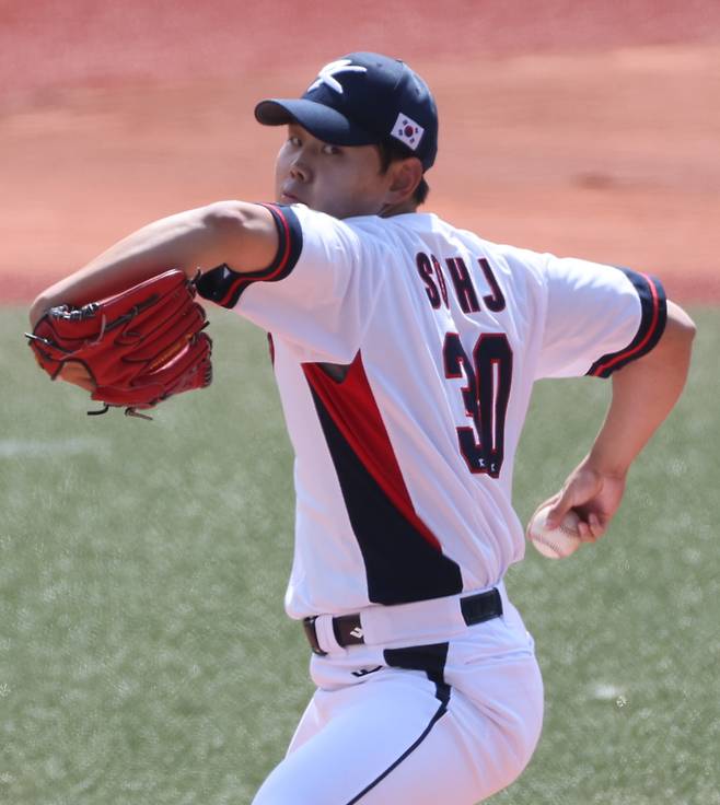<yonhap photo-4046="">26일 일본 오키나와현 가데나의 가데나 구장에서 열린 2026 월드베이스볼클래식(WBC) 대한민국 야구대표팀과 삼성 라이온즈 연습경기. 1회초 대표팀 선발투수로 나선 소형준이 투구를 하고 있다. [사진=연합뉴스]</yonhap>