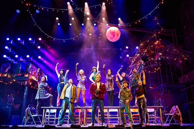 뮤지컬 <렌트>(2025) 공연 장면 (La Vie Boheme) / 사진. ©신시컴퍼니