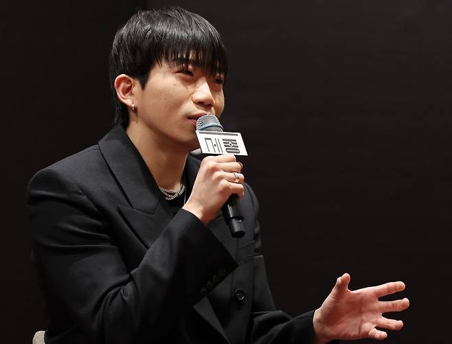 래퍼 창모가 4일 세종문화회관에서 열린 기자간담회에서 세종 콘서트의 주인공으로 참여하는 소감을 밝히고 있다.   연합뉴스