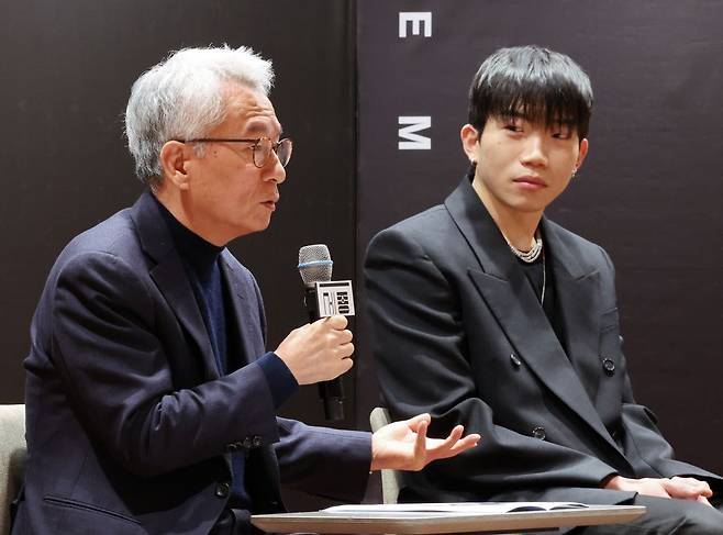 안호상 세종문화회관 사장이 4일 세종문화회관에서 열린 기자간담회에서 래퍼 창모를 세종 콘서트의 주인공으로 초청한 이유를 말하고 있다.   연합뉴스