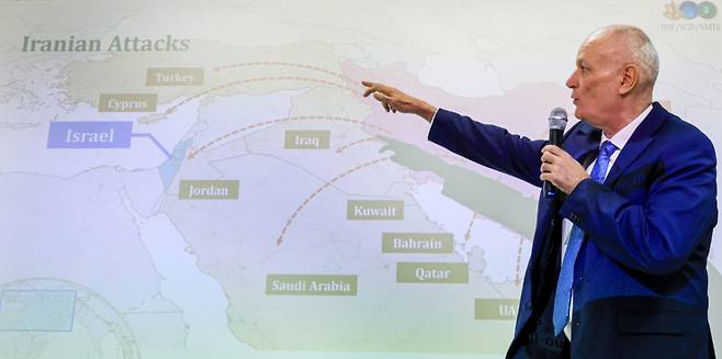 (서울=뉴스1) 이호윤 기자 = 라파엘 흐르파즈 이스라엘대사가 5일 서울 종로구 HJ비즈니스센터에서 이스라엘의 군사작전인 ‘Roaring Lion’ 및 이스라엘 정부의 입장을 밝히기 위해 기자회견을 갖고 있다. 2026.3.5/뉴스1  Copyright (C) 뉴스1. All rights reserved. 무단 전재 및 재배포,  AI학습 이용 금지. /사진=(서울=뉴스1) 이호윤 기자