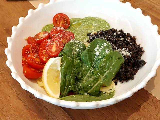 바질을 넣은 바질페스토 파스타.