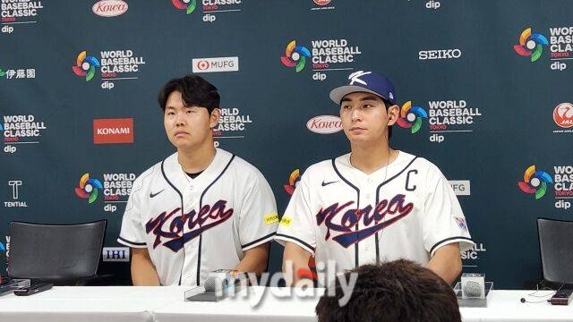 2026 WBC 한국 대표팀 소형준과 이정후(왼쪽부터)./도쿄(일본)=김경현 기자