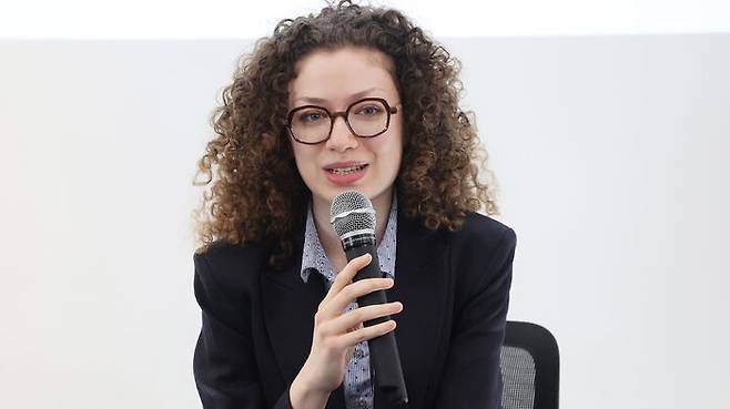 피아니스트 아리엘 베크가 5일 서울 서대문구 주한 프랑스 대사관에서 열린 한불 수교 140주년 기념 문화교류 기자간담회에서 인사말을 하고 있다.