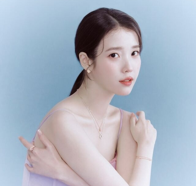 크러쉬 아이유 협업곡 컴백 아이유 화보 사진