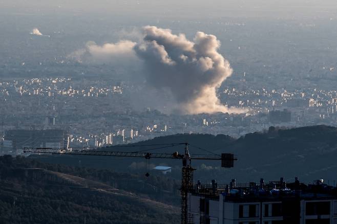 4일(현지시간) 이란 수도 테헤란에 공습으로 인한 검은 연기가 치솟고 있다. 2026.3.4 UPI 연합뉴스