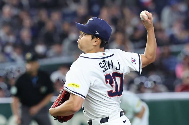 WBC 야구대표팀 소형준이 5일 일본 도쿄돔에서 열린 2026 WBC 본선 1라운드 체코와 경기에 선발등판해 힘차게 공을 던지고 있다. 도쿄｜뉴시스