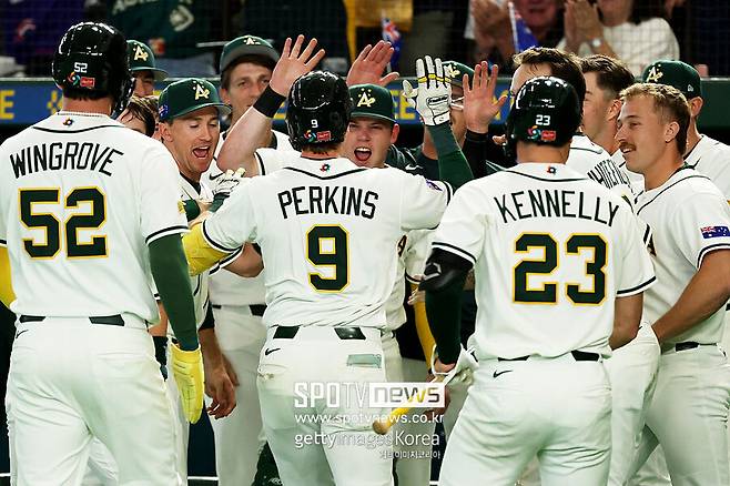 ▲ 로비 퍼킨스가 선제-결승 2점 홈런으로 호주에 승리를 안겼다.