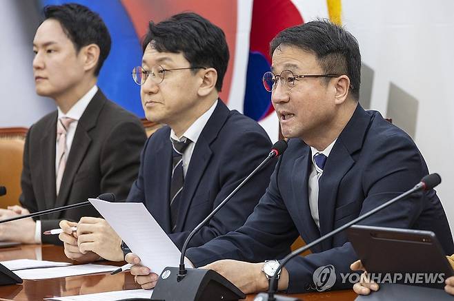 민주당 정책조정회의 (서울=연합뉴스) 황광모 기자 = 더불어민주당 한병도 원내대표가 5일 국회에서 열린 정책조정회의에서 현안 관련 발언하고 있다. 2026.3.5 hkmpooh@yna.co.kr