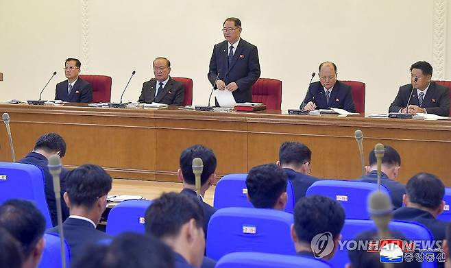 북한, 내각당위원회 확대회의 개최 (평양 조선중앙통신=연합뉴스) 북한은 지난 7일 당 중앙위원회 제8기 제12차 전원회의 결정관철을 위한 내각당위원회 전원회의 확대회의가 열렸다고 조선중앙통신이 8일 보도했다. 회의에서 박태성 내각총리(가운데)가 발언하고 있다. 2025.7.8 
    [국내에서만 사용가능. 재배포 금지. For Use Only in the Republic of Korea. No Redistribution] nkphoto@yna.co.kr