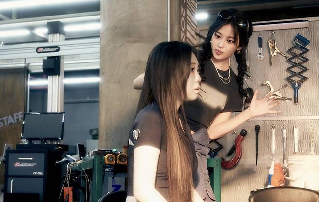 사진 = 이영지 'ROBOT' 뮤직비디오