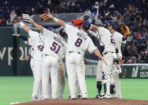 5일 일본 도쿄돔에서 열린 2026 월드베이스볼클래식(WBC) 조별리그 C조 1차전 한국과 체코의 경기에서 11-4로 승리한 한국 선수들이 기뻐하고 있다./연합뉴스