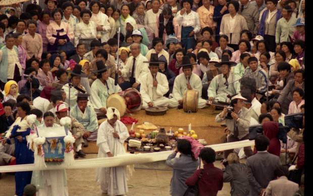 진도장악청 후예들이 연행한 1980년대 진도씻김굿. 김희태 제공