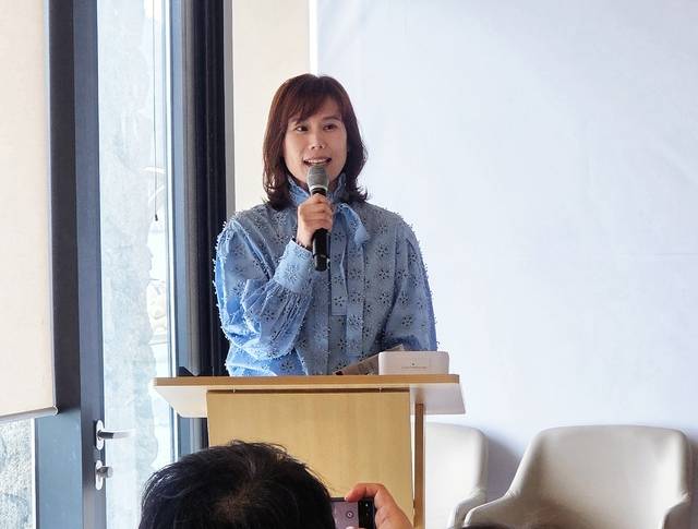 서가연 에어비앤비 코리아 컨트리매니저가 지난 5일 제주 서귀포시에서 열린 ‘대한민국 방방곡곡: 지역에 머물게 하는 공간·콘텐츠·사람’ 포럼에서 지역 여행 활성화를 위한 비전을 공유하고 있다. (신단아 기자)